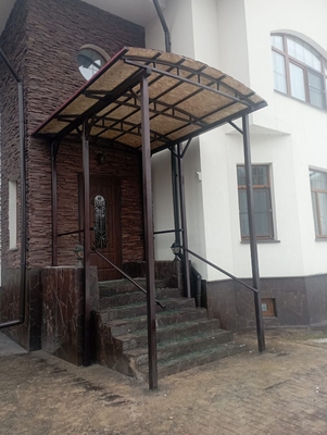 Навес из поликарбоната арочный над крыльцом