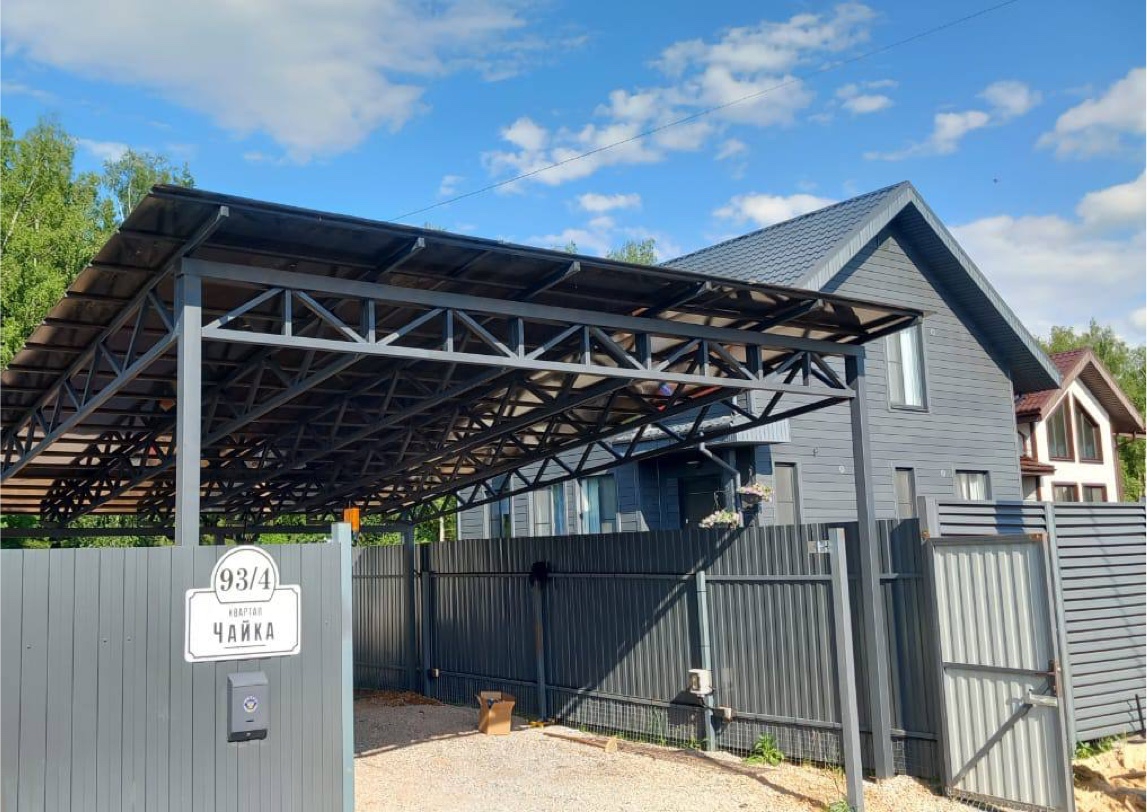 Двускатный навес с поликарбонатом для автомобиля