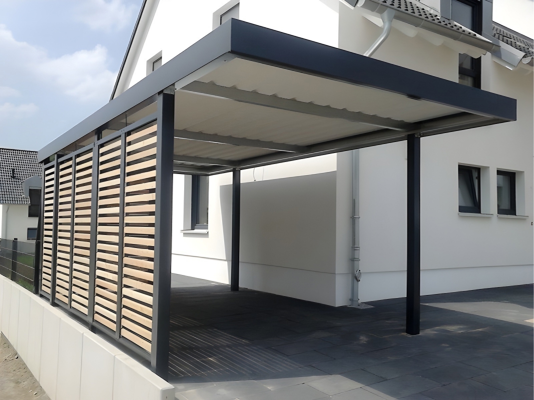 Двускатный навес с поликарбонатом для автомобиля