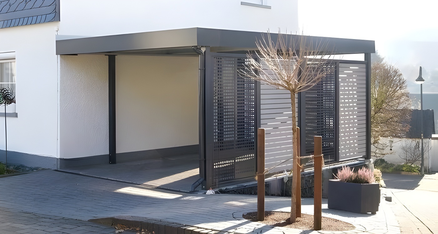 Двускатный навес с поликарбонатом для автомобиля